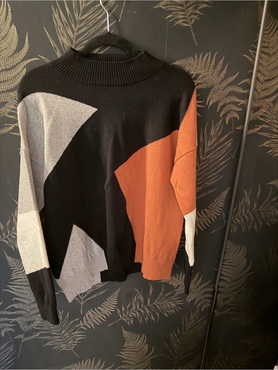 Sweaters - Colorblock Crewneck Sweater in Black, Rust & Gray